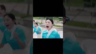 Download Lagu La serpiente regresa, ya sea para pagar o para vengarse 🤔 #Serpienteenormeenescueladechicas MP3