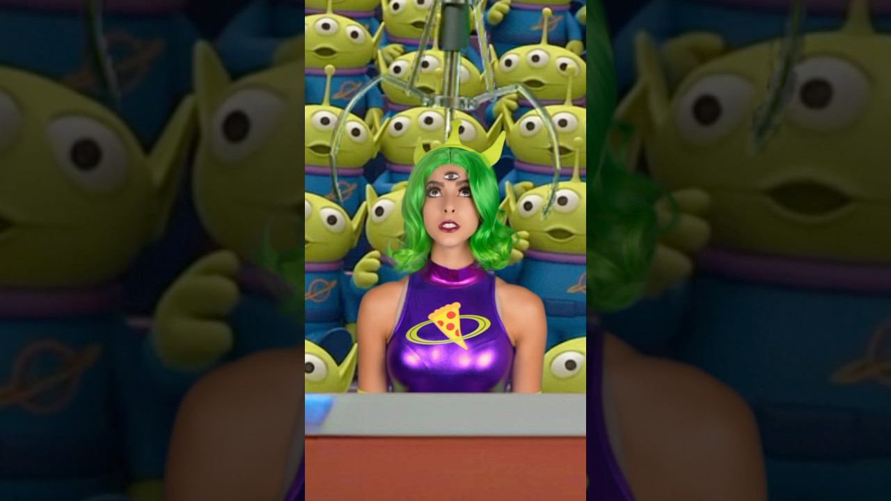 Toy Story Alien 💚 #foryou #helpmemakethismakesense #trending #gothclub #emo #dance #cosplay