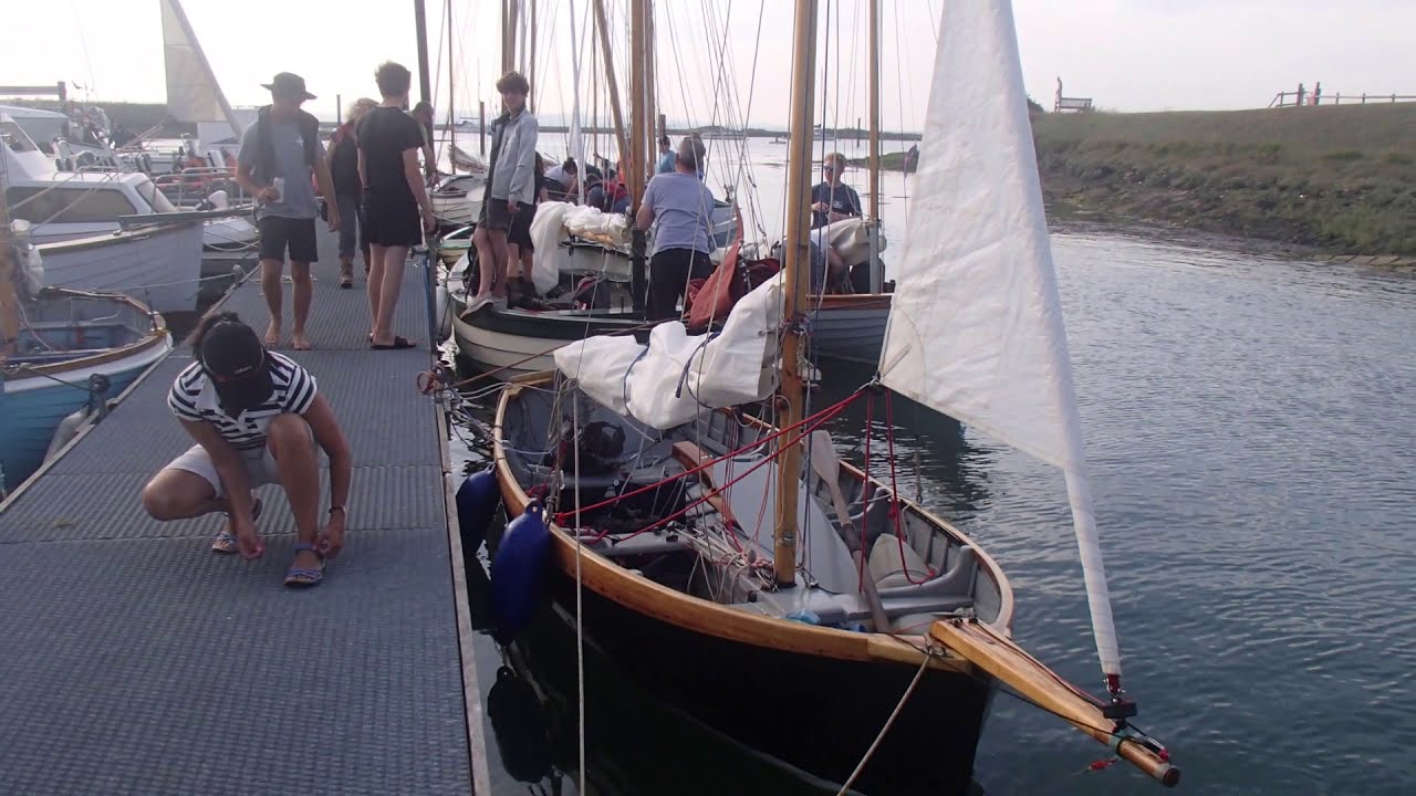 Gaff Rig Open Boat racing .River Blackwater