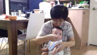 20130712 [7M3D] 婆婆抱著餵