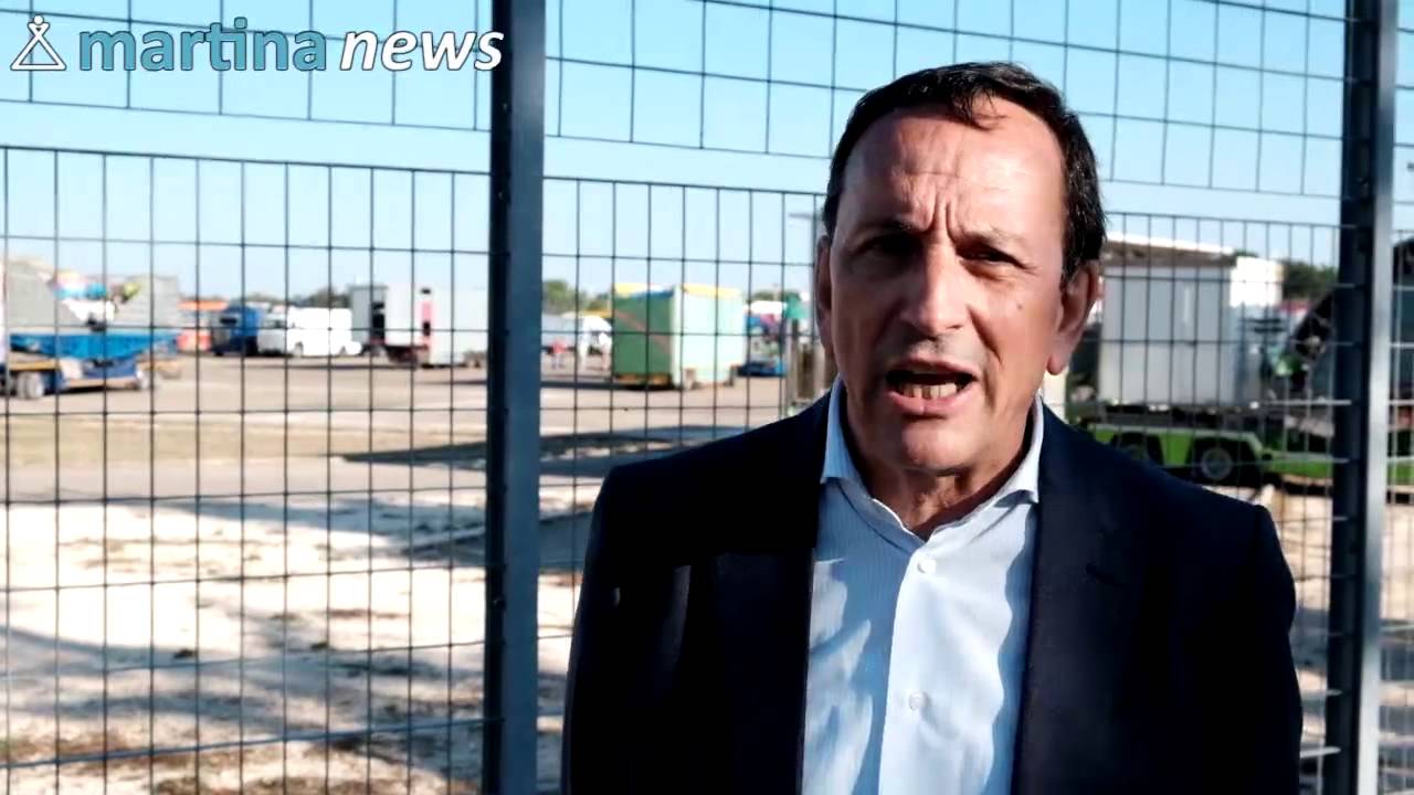 Martina Franca - Il Luna Park in allestimento al Pergolo