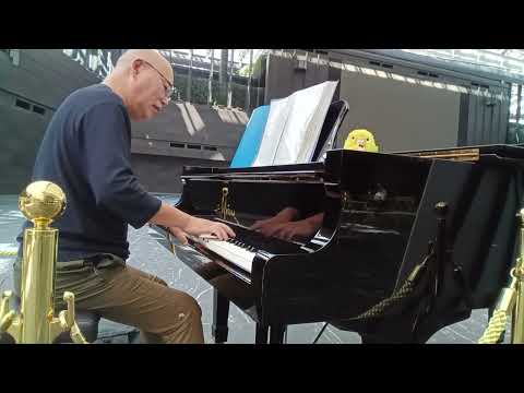 【もたれる/左手は全部スタッカートで(笑)】『ウィンナ・マーチ』『18番/30番/OP879』チェルニー『オー・ソレ・ミオ/私の太陽』『左目探偵EYE』『三角ピアノ/新宿住友ビル』ストリート・ピアノ