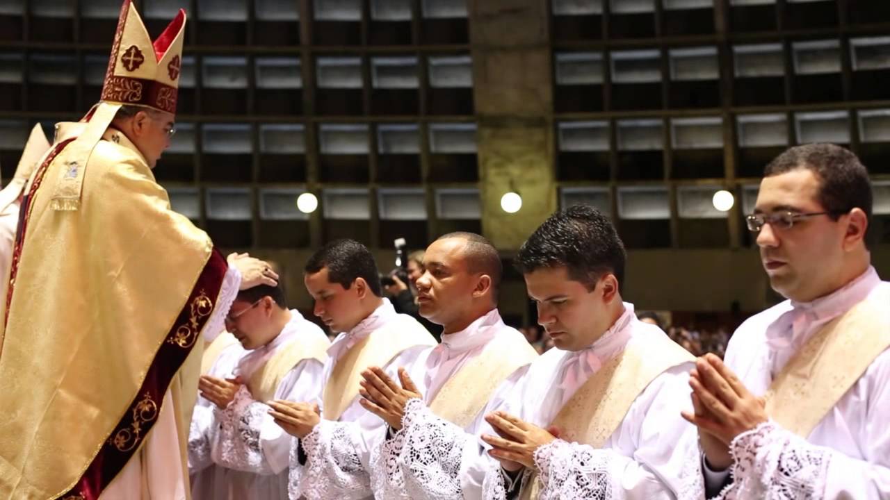 ordenação sacerdotal 2013 na catedral de São Sebastião do Rio de Janeiro