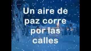 Video thumbnail of "Es Navidad con letra - Marcos Witt"