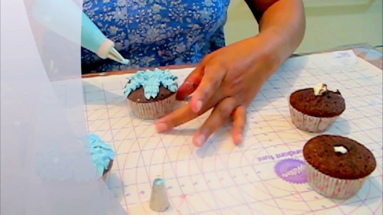 How to decorate cupcakes Cupcake decorating series II YouTube