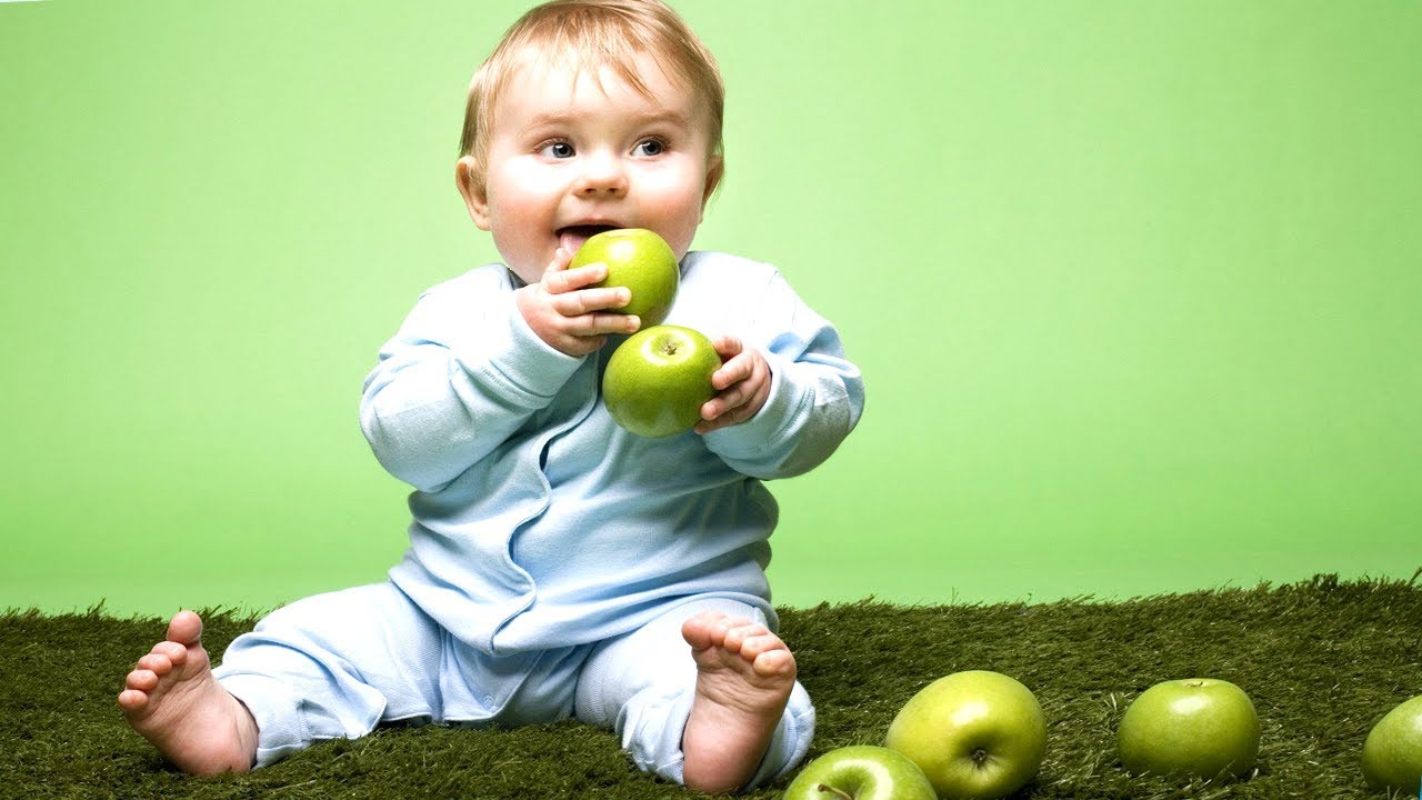 Как вывести пятно от яблока с детской одежды