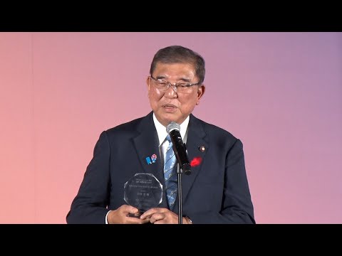 2025年10月（68歳）メガネベストドレッサー賞の表彰式／時事通信映像センター