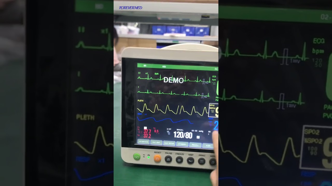 12.1 Inch Patient Monitor Portable Vital Signs Monitor