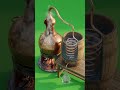 Así funciona la destilación del agua mediante evaporación y condensación para separar minerales.
