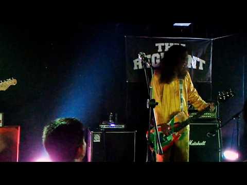 D.D.G = DrinkDrunkGrunge - Emotional Cockroach (Tad cover)