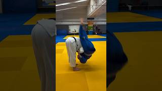 WATCH THIS POWERFUL THROW 🔥👊🏻 #judo #judoka #judotraining #martialarts #дзюдо #shorts #shortvideo