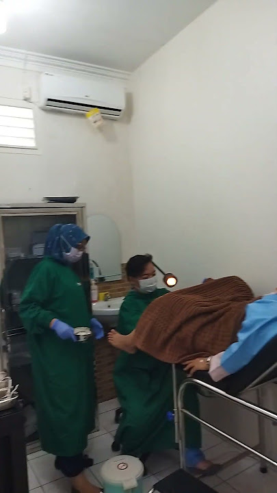 Pemeriksaan Pasien PapSmear Di Klinik