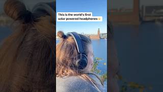 Solar powered headphones #innovation #solarpowered #sweden
Often forget to charge your devices?🎧
No worries, two Swedish companies have developed the world’s first self-charging wireless headphones.
These headphones use a solar cell material called Powerfoyle, which can transform any indoor and outdoor light into endless energy. Smart huh? Solar powered headphones #innovation #solarpowered #sweden