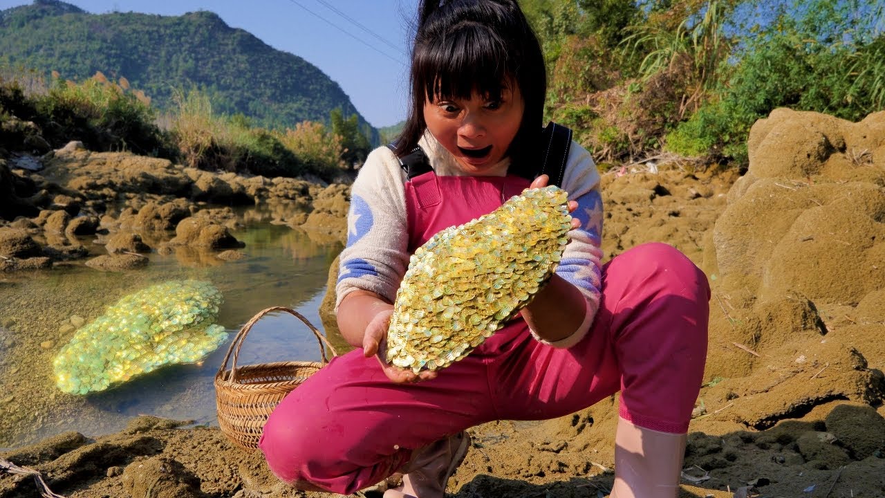 I found a clam covered in golden scales. Opening it, it was filled with pearl wealth