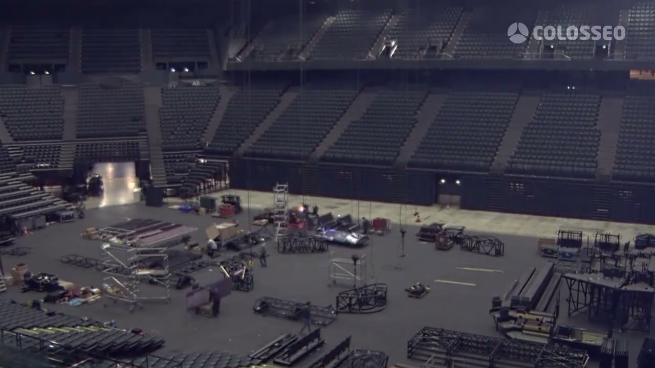 Time-lapse footage of the transformation of the new Colosseo LED cube into an Olympic version