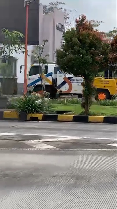 PARKIRAN MOBIL JASA MARGA DI GERBANG TOL JALAN TOL SEMANGGI SEMARANG - SOLO