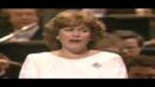 Dame Kiri Te Kanawa sings "O Mio Babbino Caro" - Puccini chords