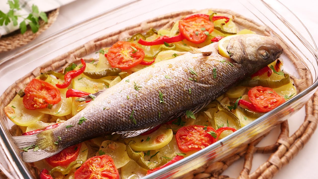 Lubina al Horno con Patatas - Pescado al Horno Fácil y Delicioso