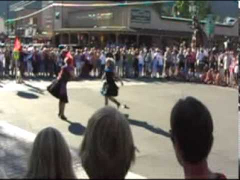 The Old West shoot out at Jackson Hole Town Square - YouTube