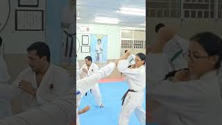 Roundhouse kicks in self-defense [martial arts Salalah][تعلم فن الدفاع عن النفس في صلالة]