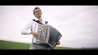 Video thumbnail of "La Foule - E. Piaf | Milan Řehák - accordion [OFFICIAL VIDEO]"