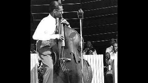Rare Jimmie Blanton bass solo - Sepia Panorama (Du...