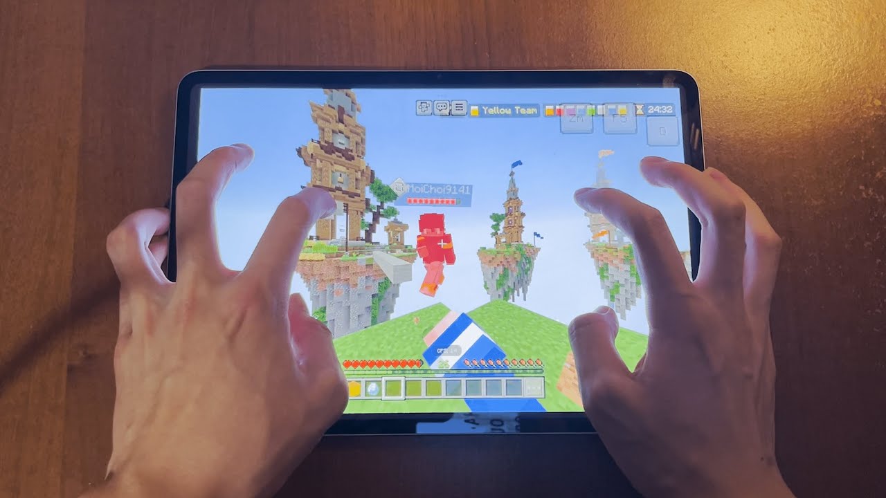 Hive Bedwars With Handcam on MOBILE (INSANE COMBOS)