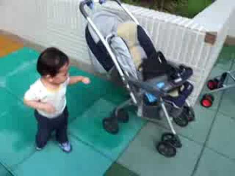 2008.8.24 落公園仔後, 自己想爬上車仔走人嘅