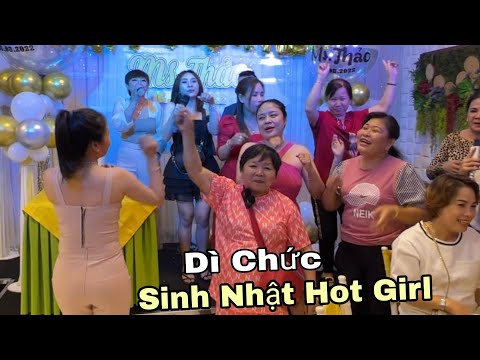 Video Dì Chức đi Sinh Nhật Hot Girl quẩy mạnh, trét bánh kem... - youtube
