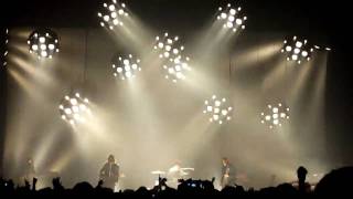 Arctic Monkeys - "Crying Lightning" Live @ Coliseu Do Porto