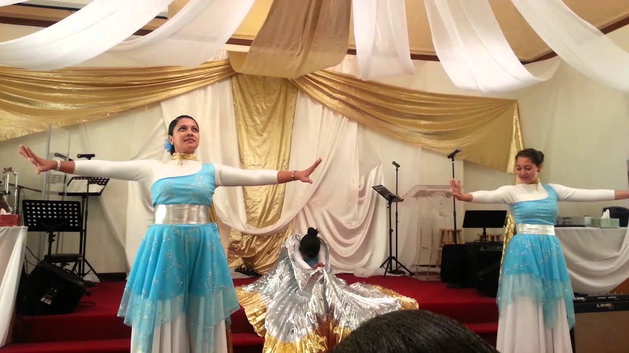 Algo esta Cayendo Aqui - Danza