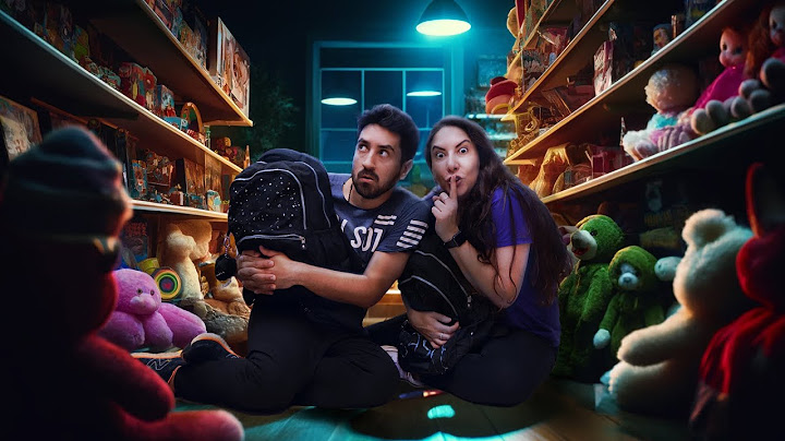 PASSAMOS A NOITE NA LOJA DE BRINQUEDOS *e algo estranho aconteceu*