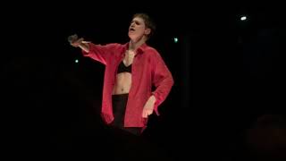 12 - Nuit 17 A 52 / Man In The Mirror - Christine And The Queens - Chris Tour - Nantes 04.12.2018