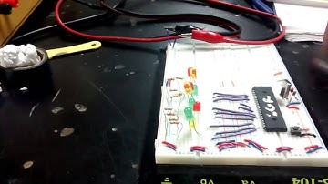 Semaforo de 3 vias  con pic16f877a