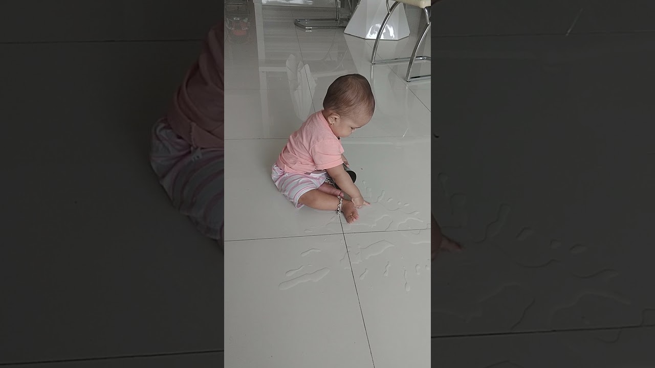 Baby giving answer to her Dad/Baby reaction after pouring water/My Drama Queen