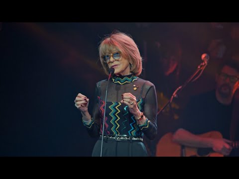 Diane Juster intronise François Cousineau au Panthéon des auteurs et compositeurs canadiens