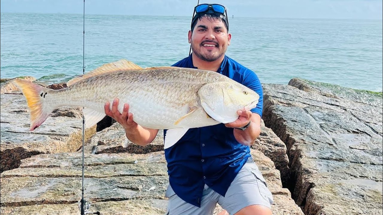 Jetty Fishing South TEXAS Inlet - Massive Studs - YouTube