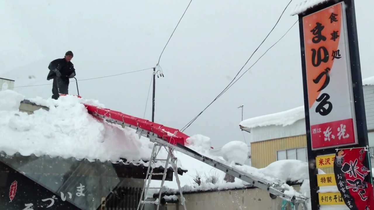 雪おろし専用 すべり台 【雪国】 Snow slider - YouTube
