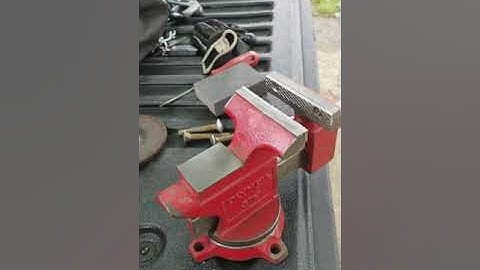 Removing rust from old vice part 3