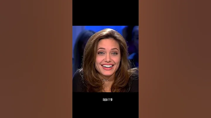 Angelina Jolie in 90s 🤯🥵