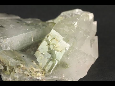 緑水晶クラスター 213g / Green Quartz Cluster - YouTube