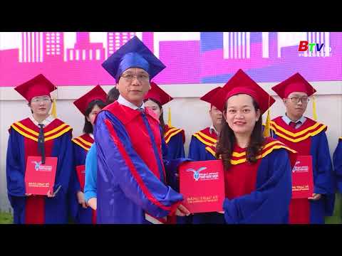 Video Lễ trao bằng tốt nghiệp và ngày hội việc làm - Đại học... - youtube