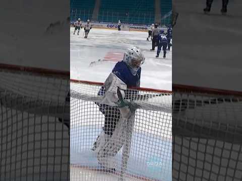 Нам бы ваши проблемы 🤣🤣🤣 Как поставить бутылку на место?😡 #КХЛ #МХЛ