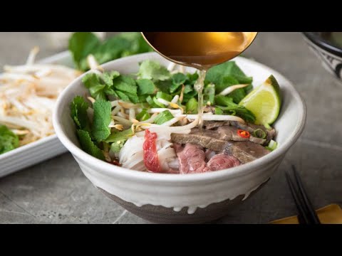فيديو: حساء لحم بقر فيتنامي