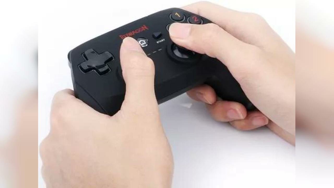 Review: Controle joystick sem fio Redragon Harrow G808 preto