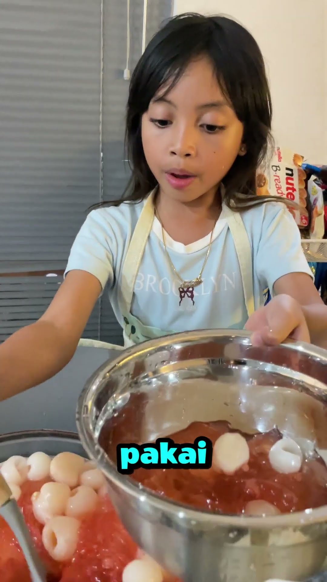 LEIKA JUALAN ES BUAH, SIAPA YANG MAU BELI??