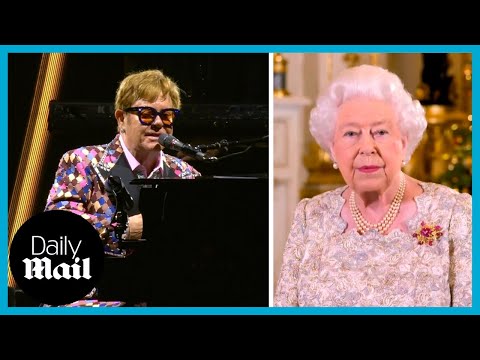 Queen elizabeth dies: sir elton john pays tribute to queen onstage in toronto