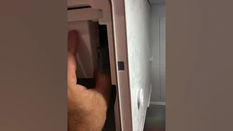 Sửa chữa máy làm đá Bosch trên tủ lạnh hai cửa