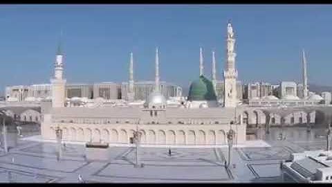 القارئ علي باخطيب إن الله وملائكته يصلون على النبي