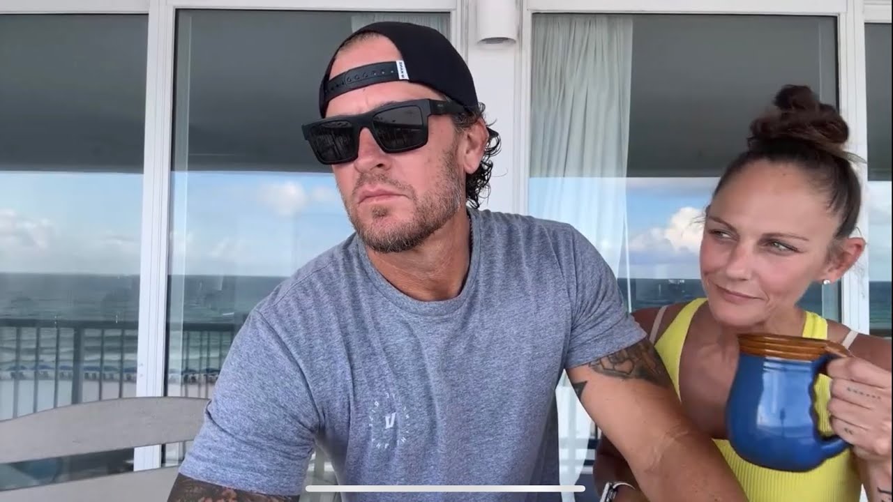 Lindy and Jlo is live! Should we do a Q&A??? - YouTube